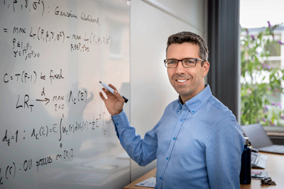 Morten Ørregaard Nielsen by his whiteboard writing af mathematical formula Photo: Lars Kruse, Aarhus University